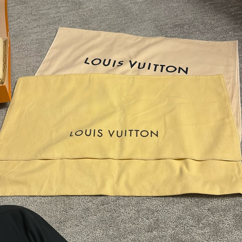 Two pieces dust bags